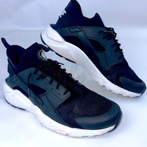Nike Huarache. Nike Air. Black & White. Mens Size 12.5